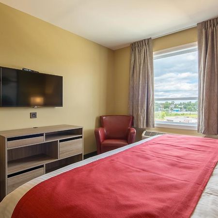 Super 8 By Wyndham Mont Laurier Ξενοδοχείο Εξωτερικό φωτογραφία