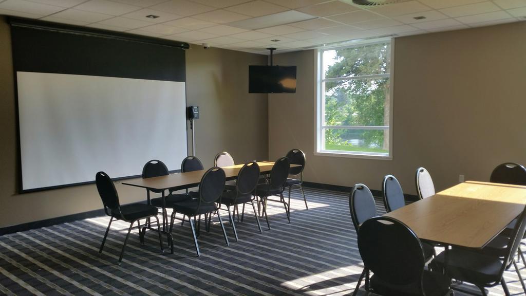 Super 8 By Wyndham Mont Laurier Ξενοδοχείο Εξωτερικό φωτογραφία